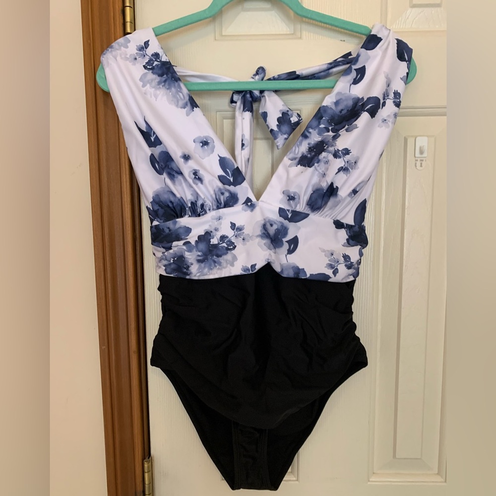 SHEIN halter, one piece swimsuit, size large (8/10)